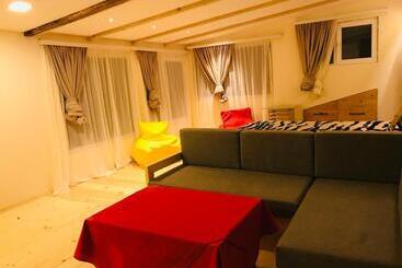 هتل آپارتمان Little House