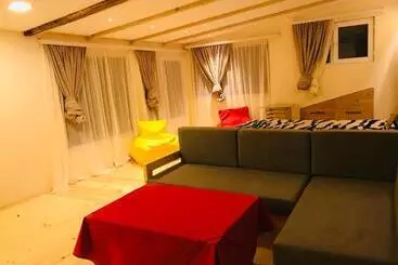 هتل آپارتمان Little House