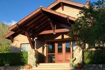 בית מלון כפרי Apus Serrano