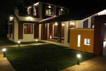 Hotell Nivaant Holidays Alibug