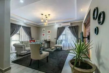 پانسیون Gemstone Suites
