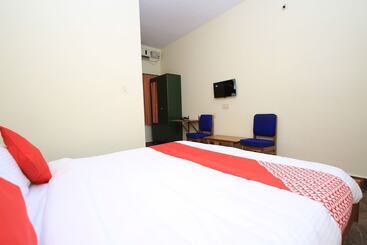 فندق Oyo 29159 Varsha Boarding And Lodging