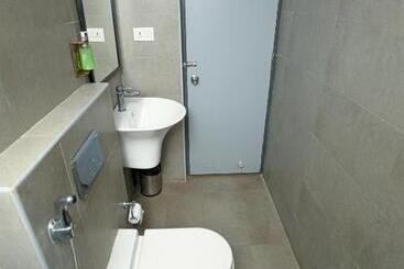 Upar Hotels Nungambakkam Nearby Us Consulate Apollo Hospital Sankara Nethralaya