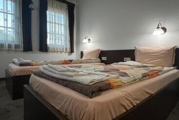 酒店 Galabova Guest House