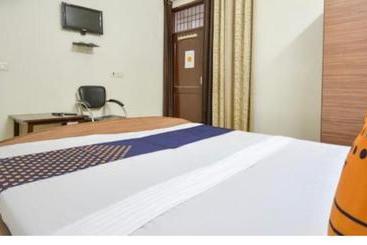 Hôtel Spot On 37048 Saini Guest House