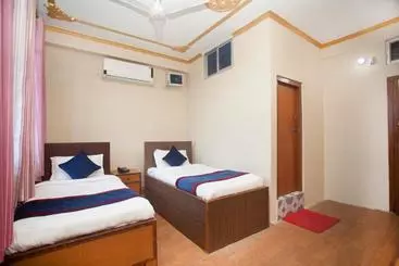 Oyo 314 Hotel Holy Palace