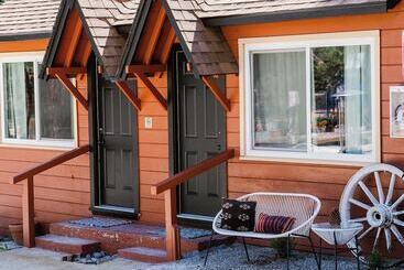 旅馆 Grand Pine Cabins