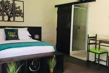 Pensione Treetopia Guesthouse
