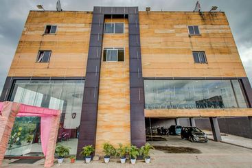 Hotell Oyo 23590 Sumandeep International