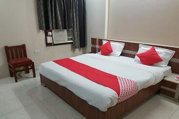 Oyo 23649 Hotel Anand
