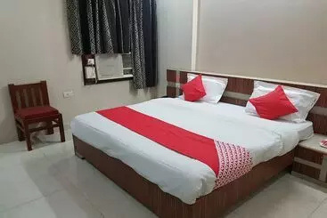 Oyo 23649 Hotel Anand