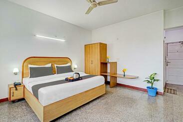 Otel Collection O 15681 All Season Stayz