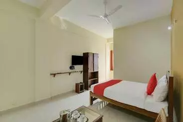 Hotel Oyo 26718 The Mayura Residency