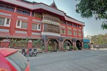 Отель Oyo 26855 Kailasdham