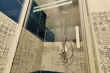 پانسیون Lanzies Guesthouse