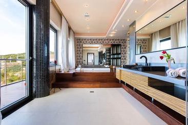 Efzin Villa At Tersanas Near The Beach