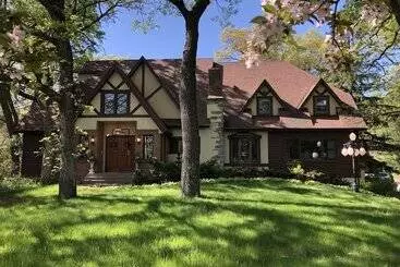 ベッドアンドブレックファースト Otter Creek Eau Claire Altoona