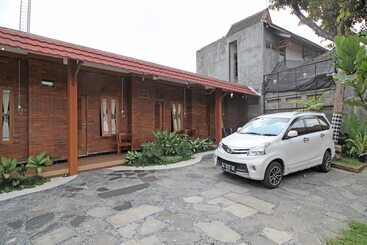 Pension Reddoorz Syariah Near Akmil Magelang