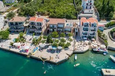 آپارتمان‌های توریست‌ها Apartments Edera