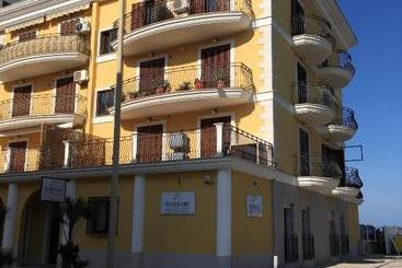 تختخواب و صبحانه Traiano Suite