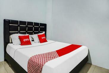 بنسيون Roemah Gebang