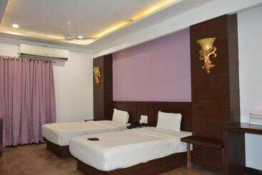 فندق The Grand Neelam