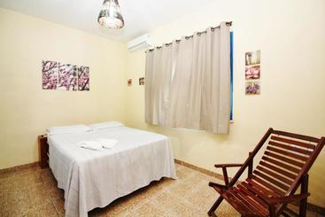 Hostel Pousada Fortaleza Aeroporto House