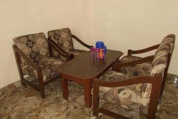 هتل Nice Place Near Cart Road