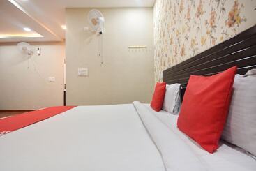 Oyo 16515 Hotel Bombay Residency