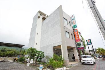 Bed and Breakfast 7 113