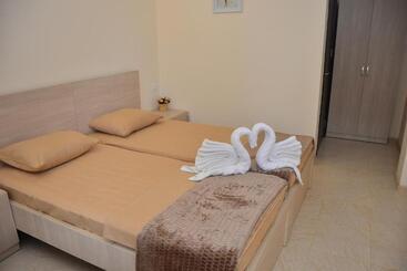 تختخواب و صبحانه Gori