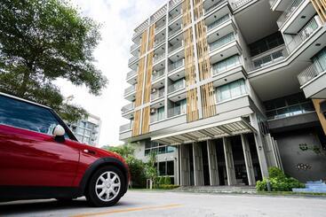 هتل آپارتمان Onpa Hotel & Residence Bangsaen
