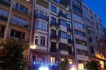 هتل آپارتمان Royal Garden Suite And