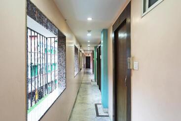 Super Collection O Hotel Hamza International Near Howrah Bridge