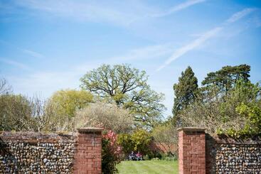 Hinxton Hall Hotel And Conference Centre