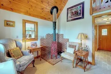 Mökkimajoitus Beautiful Hilltop Home With Deck & View Of Penobscot Bay   Near Festivals & More