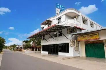 Hotel Collection O Near Pasar Aviari Formerly