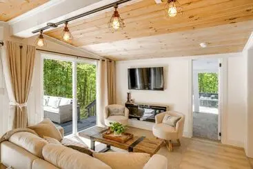 コテージ High Design Monroe Cabin On 2 Private Acres!