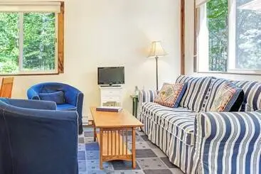 コテージ Woodland Home Near Long Pond W/ Spacious Living Area, Full Kitchen & Deck