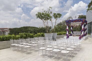 Four Seasons Hotel Bengaluru At Embassy One