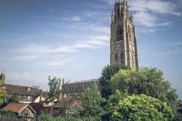 Majatalo Twenty Hotel And Bar