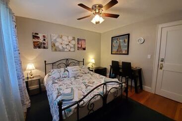 민박 Natalie House   Boston