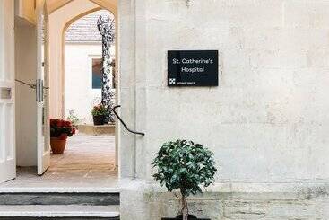 هتل آپارتمان Hiding Space   St Catherine S Hospital