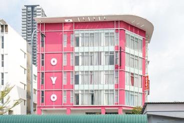 ホテル La Putri Boutique