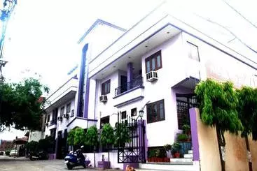Hotel Oyo 15398 The Grand Avenue