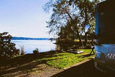 Motel The Waterfront At Potlatch