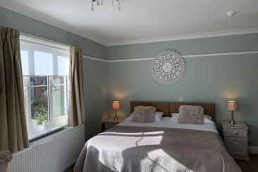 بنسيون The Cobblers