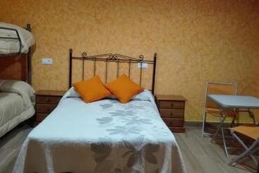 פנסיון Hostal La Aldaba