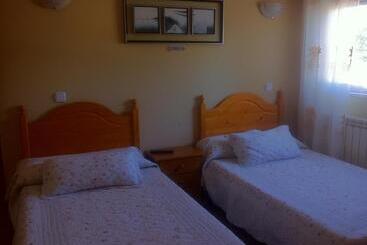 بنسيون Hostal Madrid Paris