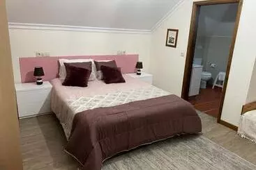 Aamiaismajoitus (B&B) Casa Vale De Azibo